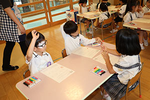 科学教室　「空気のパワー」について学びました　　ばら・すみれ