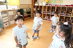 新聞紙じゃんけん遊び　すみれ