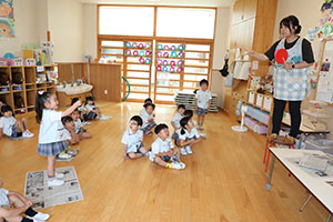 新聞紙じゃんけん遊び　すみれ
