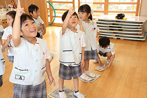 新聞紙じゃんけん遊び　すみれ