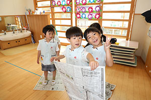 新聞紙じゃんけん遊び　すみれ