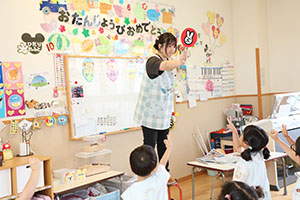 新聞紙じゃんけん遊び　すみれ