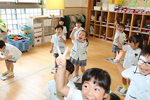 新聞紙じゃんけん遊び　すみれ