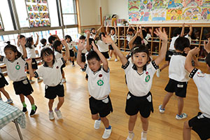 元気いっぱい歌っています♪　A・すみれ・りす