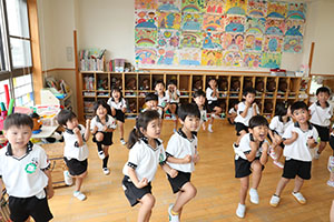 元気いっぱい歌っています♪　A・すみれ・りす