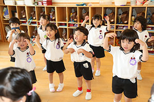 元気いっぱい歌っています♪　A・すみれ・りす