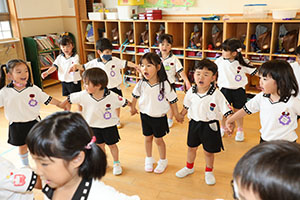 元気いっぱい歌っています♪　A・すみれ・りす