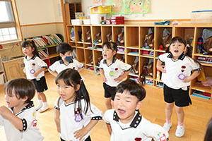 元気いっぱい歌っています♪　A・すみれ・りす
