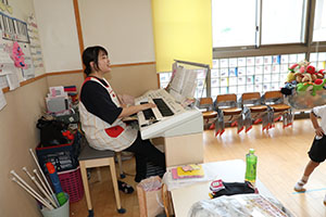 元気いっぱい歌っています♪　A・すみれ・りす