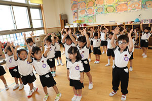 元気いっぱい歌っています♪　A・すみれ・りす