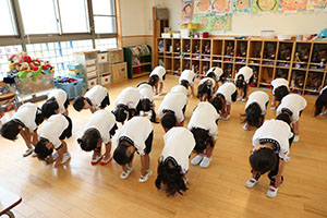 元気いっぱい歌っています♪　A・すみれ・りす