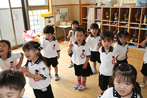 元気いっぱい歌っています♪　A・すみれ・りす