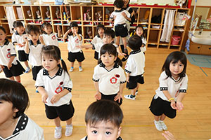 元気いっぱい歌っています♪　A・すみれ・りす