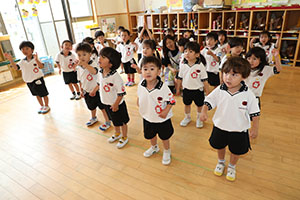 元気いっぱい歌っています♪　A・すみれ・りす