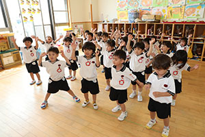 元気いっぱい歌っています♪　A・すみれ・りす