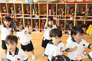 元気いっぱい歌っています♪　A・すみれ・りす