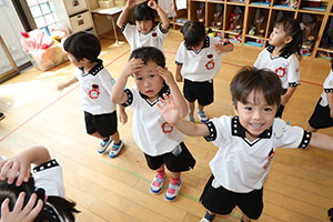 元気いっぱい歌っています♪　A・すみれ・りす
