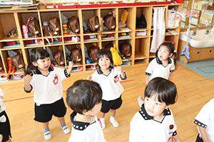 元気いっぱい歌っています♪　A・すみれ・りす