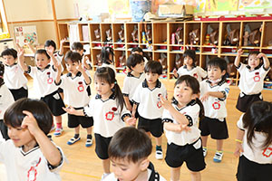 元気いっぱい歌っています♪　A・すみれ・りす