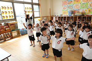 元気いっぱい歌っています♪　A・すみれ・りす