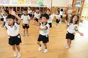 元気いっぱい歌っています♪　A・すみれ・りす