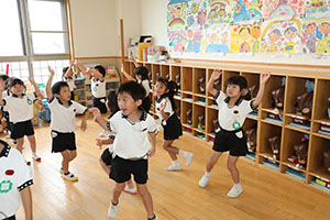元気いっぱい歌っています♪　A・すみれ・りす