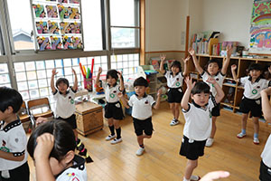 元気いっぱい歌っています♪　A・すみれ・りす