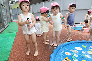 水遊び楽しかったね　ぺんぎん・ひよこ