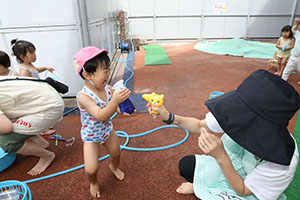 水遊び楽しかったね　ぺんぎん・ひよこ