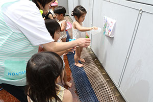 水遊び楽しかったね　ぺんぎん・ひよこ