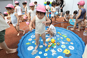 水遊び楽しかったね　ぺんぎん・ひよこ