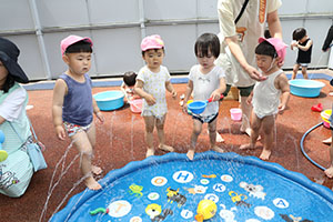 水遊び楽しかったね　ぺんぎん・ひよこ
