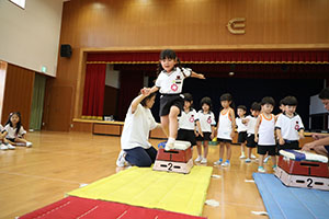 体操教室　ー跳び箱ー　ばら