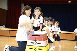 体操教室　ー跳び箱ー　ばら