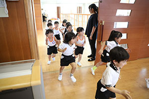 体操教室　ー跳び箱ー　すみれ