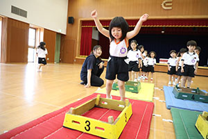 体操教室　ー跳び箱ー　すみれ