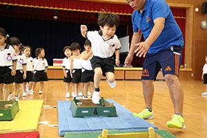体操教室　ー跳び箱ー　すみれ