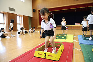 体操教室　ー跳び箱ー　すみれ