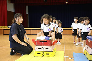 体操教室　ー跳び箱ー　すみれ