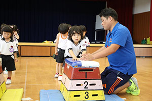 体操教室　ー跳び箱ー　すみれ