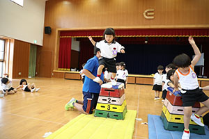 体操教室　ー跳び箱ー　すみれ
