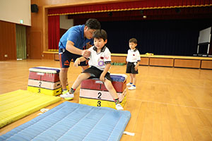 体操教室　ー跳び箱ー　すみれ