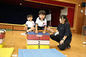 体操教室　ー跳び箱ー　すみれ