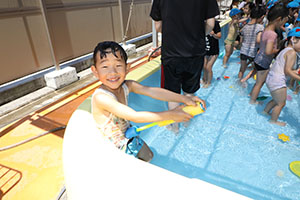2階のプールで水遊び　ひまわり・ばら　さくら・C