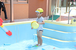 2階のプールで水遊び　ひまわり・ばら　さくら・C