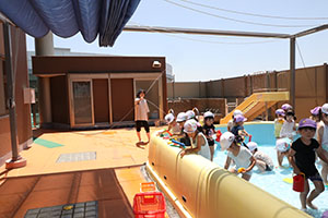 2階のプールで水遊び　たんぽぽ・すみれ　A・B