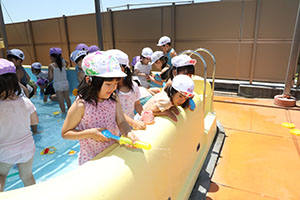 2階のプールで水遊び　たんぽぽ・すみれ　A・B