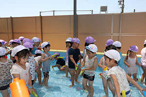 2階のプールで水遊び　たんぽぽ・すみれ　A・B