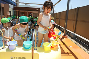 2階のプールで水遊び　たんぽぽ・すみれ　A・B