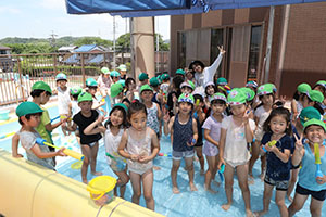 2階のプールで水遊び　たんぽぽ・すみれ　A・B